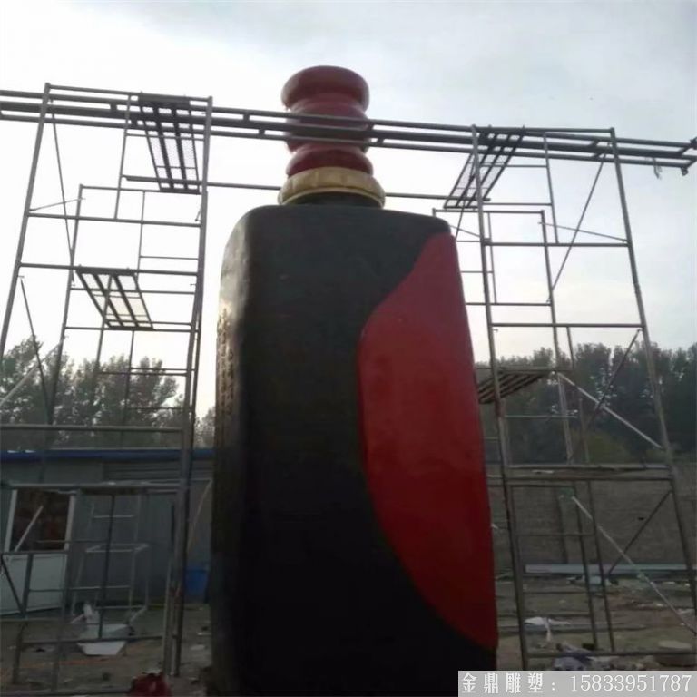 玻璃鋼大型酒瓶雕塑，酒廠仿真酒瓶雕塑定制6