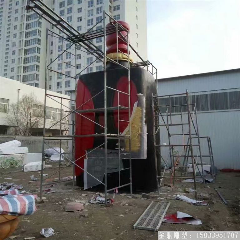 玻璃鋼大型酒瓶雕塑，酒廠仿真酒瓶雕塑定制