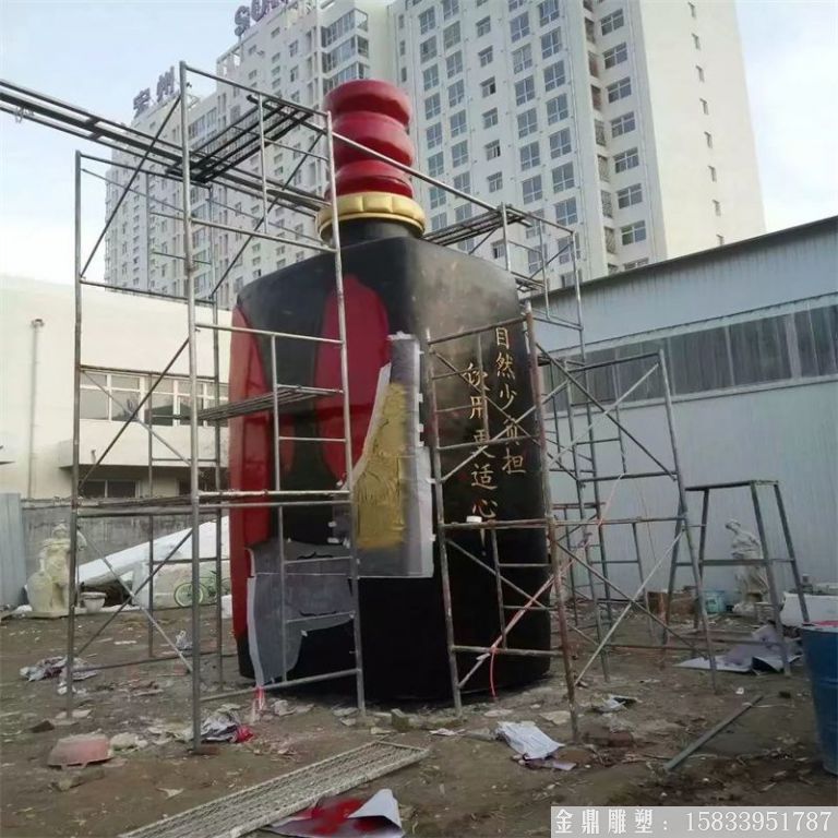 玻璃鋼大型酒瓶雕塑，酒廠仿真酒瓶雕塑定制1