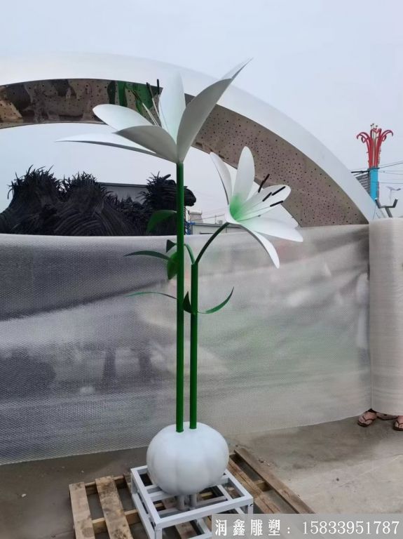 不銹鋼百合花雕塑，仿真花朵雕塑